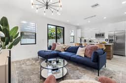 Modern Retreat, 2 Townhomes Near Stadium+ Downtown