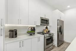 Tampa Group Retreat, 4 Modern Townhomes w/ Patios
