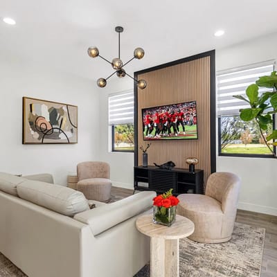 Last Minute Deals, Ideal central location