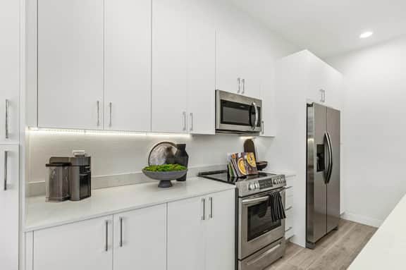 Tampa Group Retreat, 4 Modern Townhomes w/ Patios
