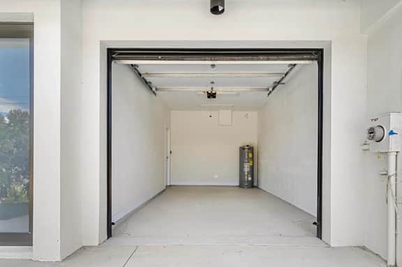 Tampa Group Retreat, 4 Modern Townhomes w/ Patios