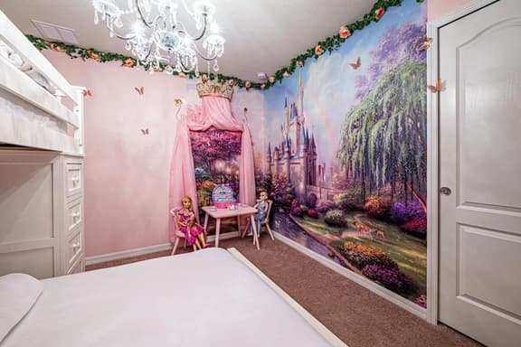 Sleeps 21 | Fully Loaded | Themed Rooms